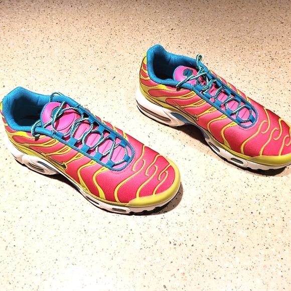 🆕️ NEW⚡️Nike Air Max Plus 'Volt Pink Blast'⚡️ - Picture 3 of 16